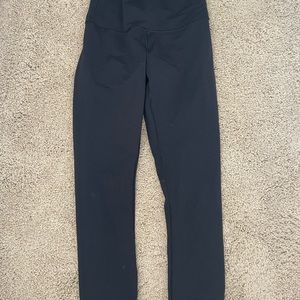 Lululemon size 4 black wunder under leggings